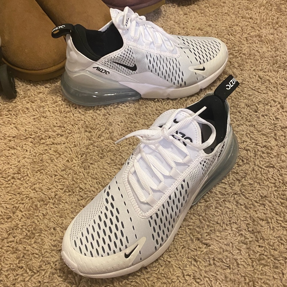 NEW Women’s Nike Airmax 270 Size 9